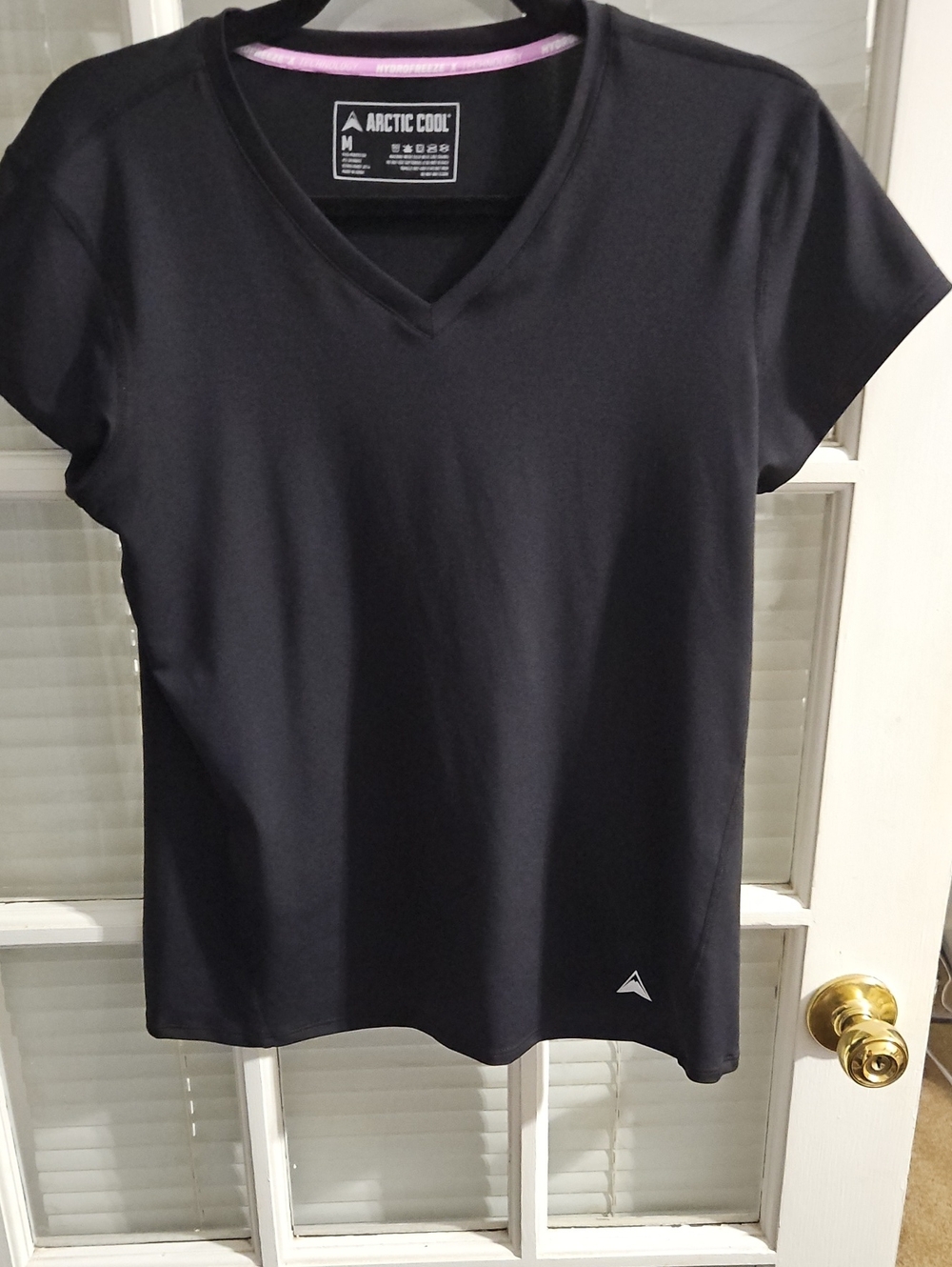 ❤️ Artic Cool Women’s Black V-Neck Performance Top.      Sz M. EUC